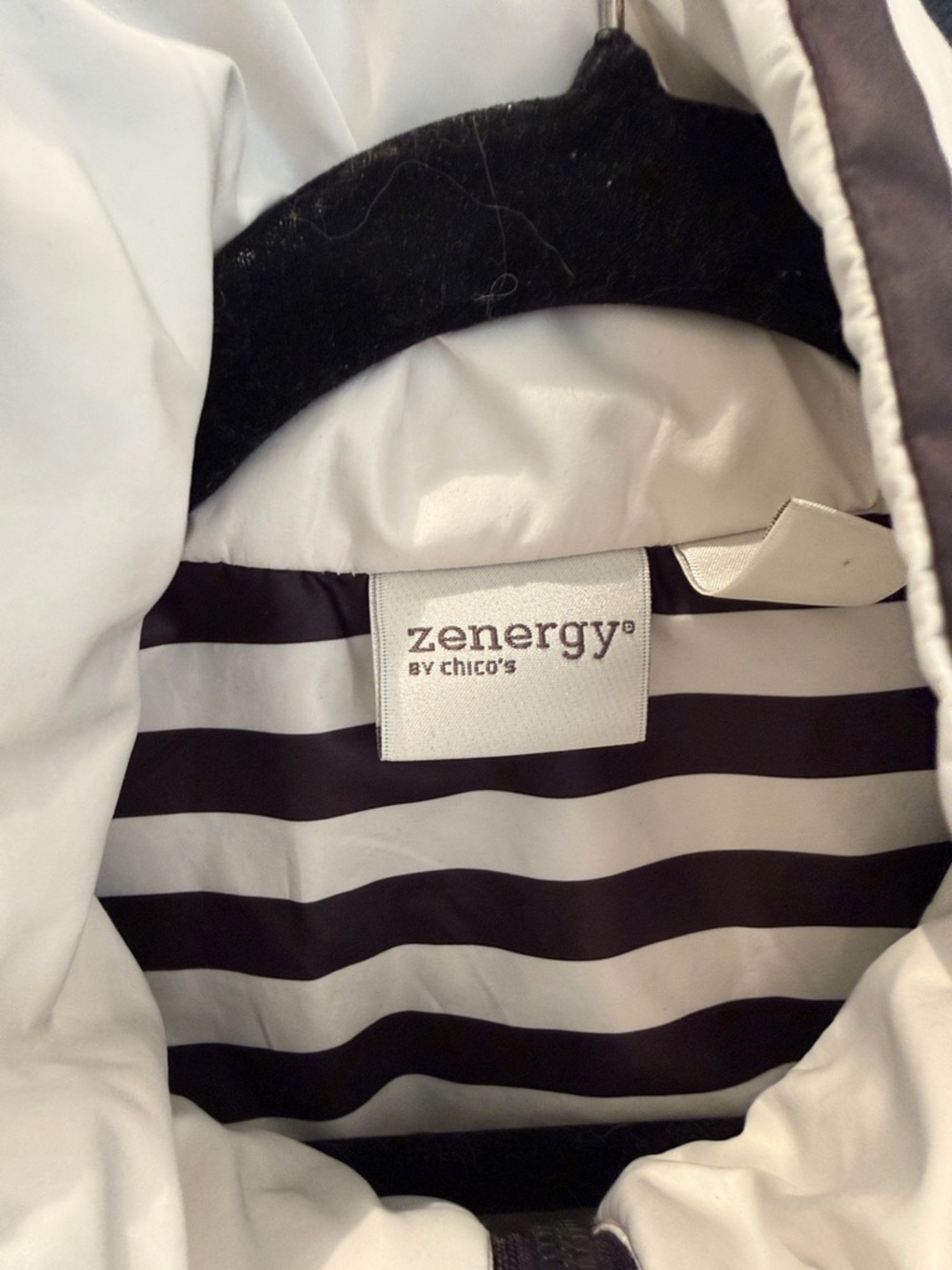 Zenergy by Chico's Women's White Quilted Zip-Front Vest with Black Trim - Picture 3 of 5